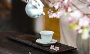 深圳新茶嫩茶工作室，提供的是一种传统的饮品